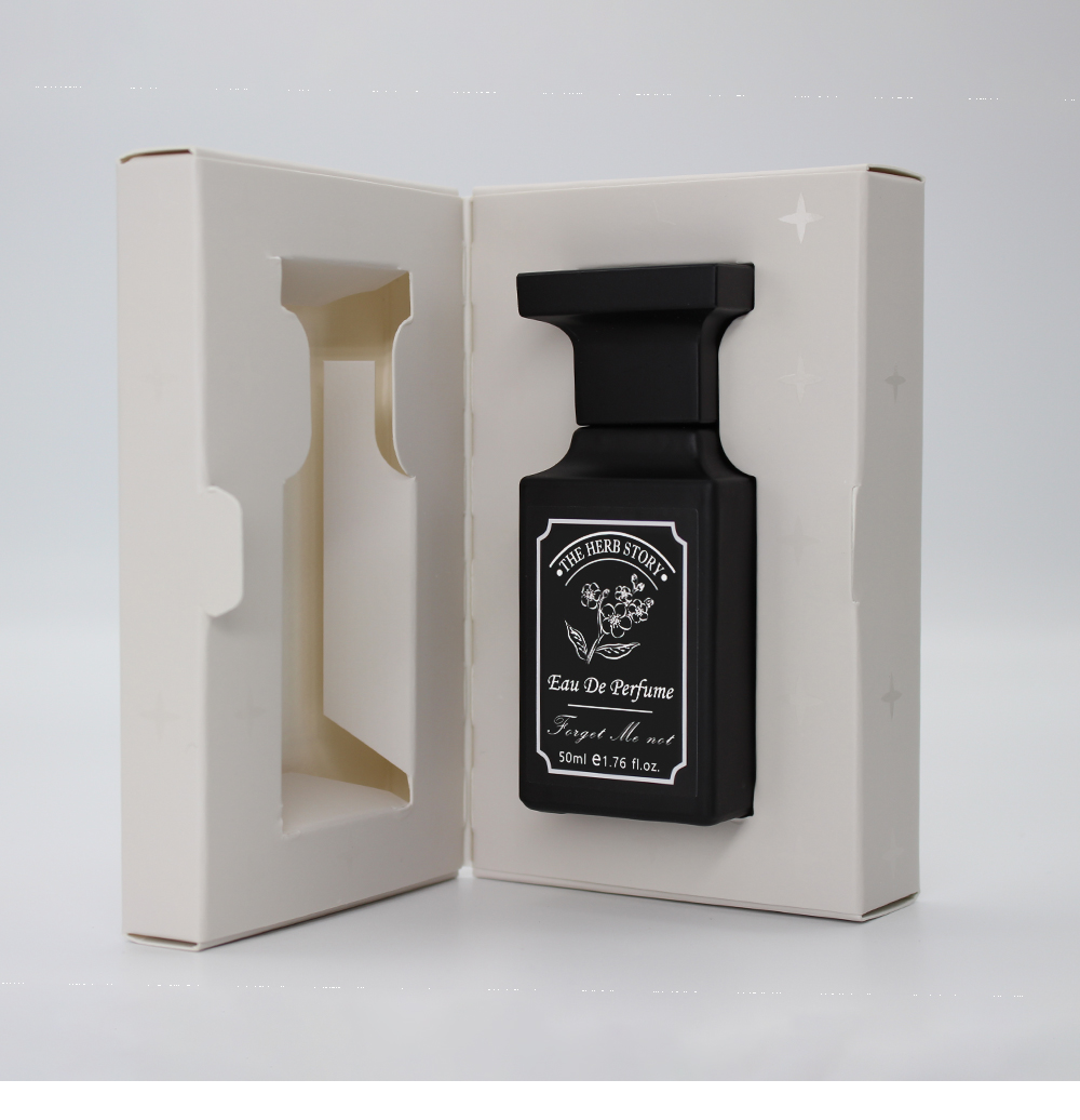 이미지에 제품의 상품정보고시로 여러종류 천연아로마의 성분 표시된 허브향수 이미지로사용상 주의 사항이 담겨있다.