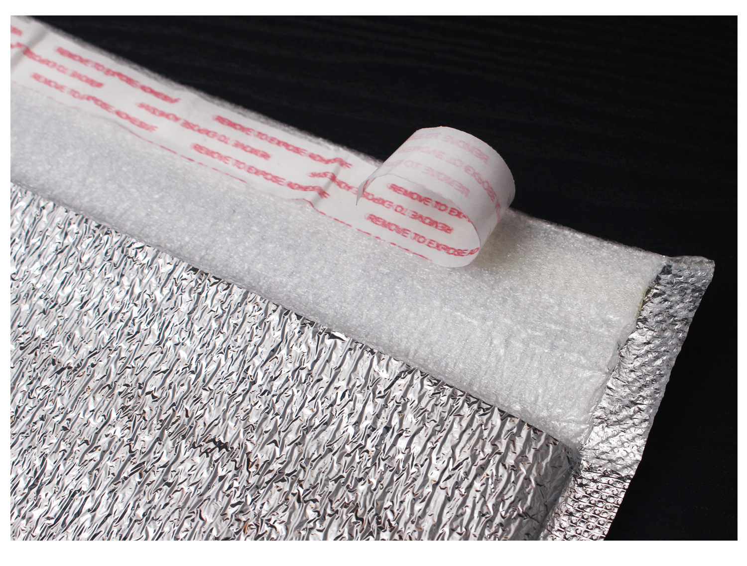 4mm은 덮게 부분에 강력한 양면 테이프가 있어 강력한 밀봉이 가능합니다.